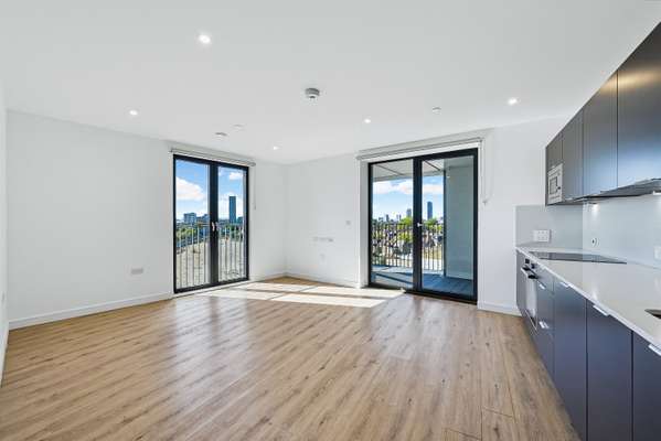 Flat Plaistow Road in Greater London