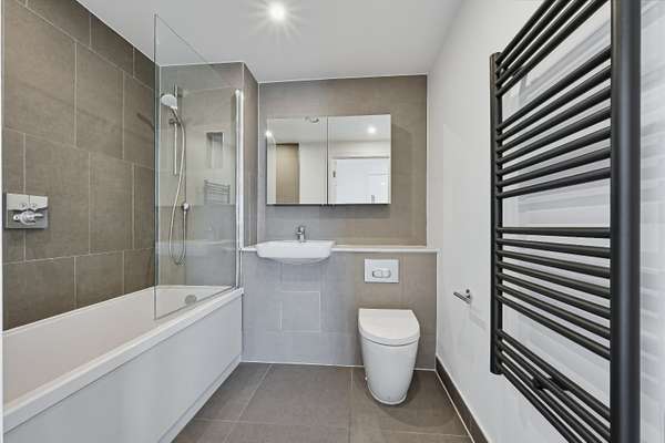 Flat Plaistow Road in Greater London