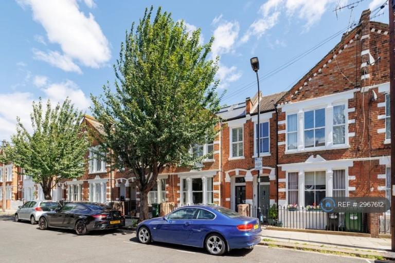 House Lindrop Street in Greater London