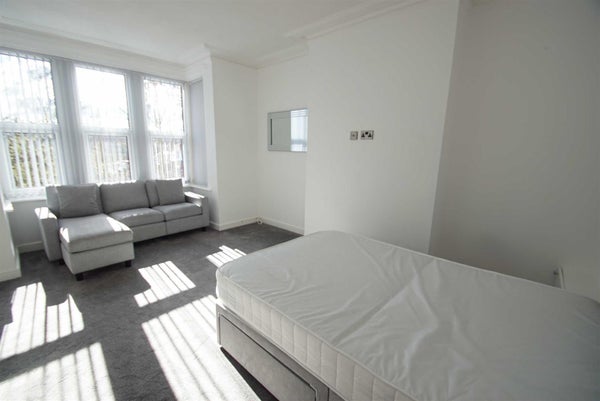 Flat Morris Lane in Leeds
