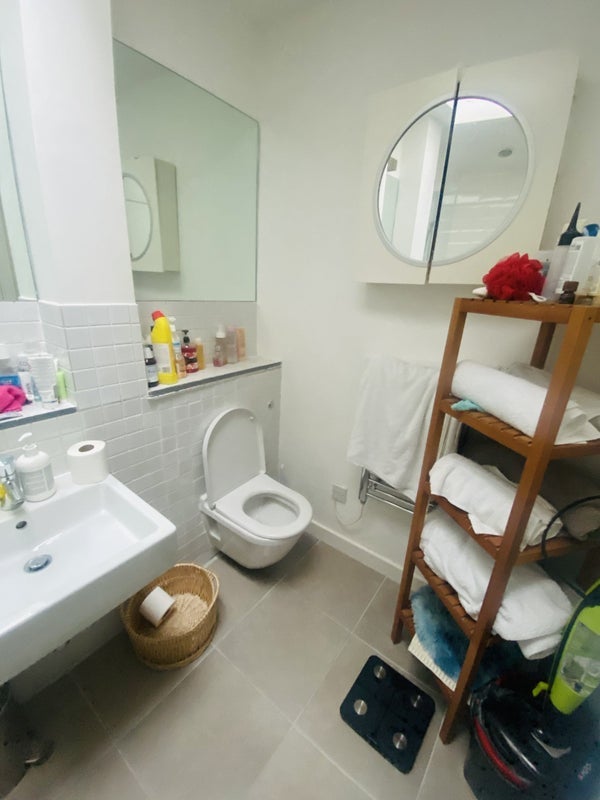 Room Cranbourne Road in Manchester