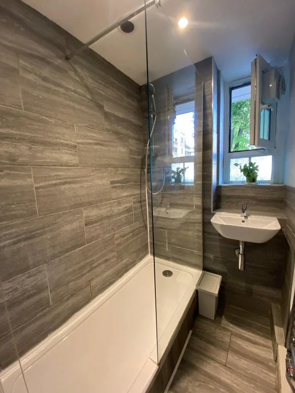 Room Wadhurst Road in Greater London