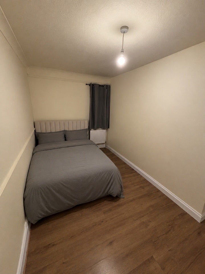 Room Sterry Road in Greater London