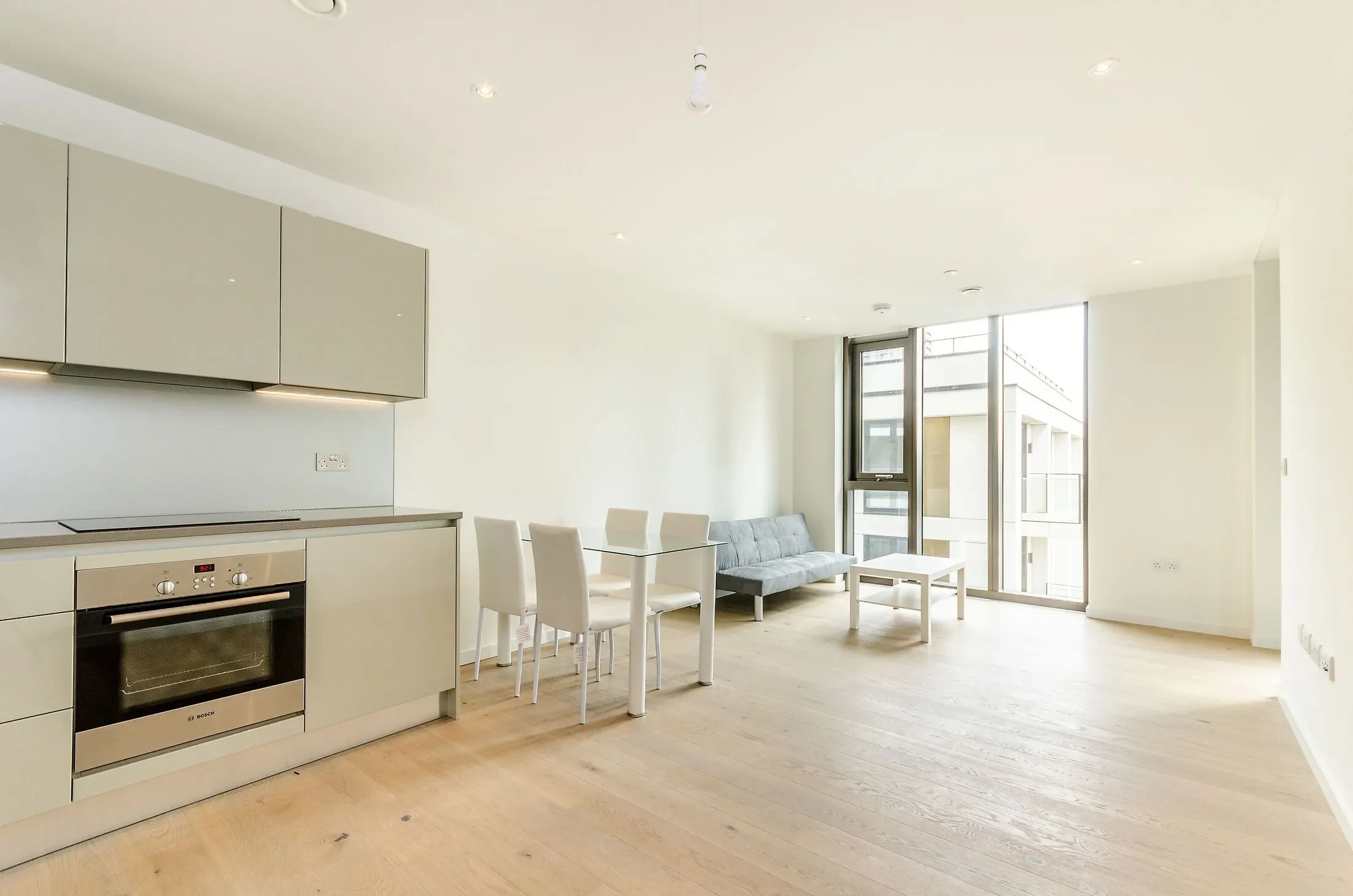 Flat Ontario Street in Greater London
