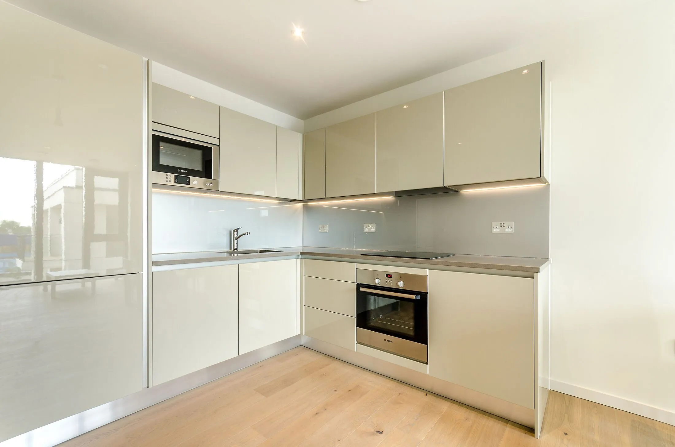 Flat Ontario Street in Greater London