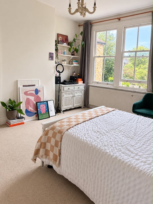 Room Baytree Road in Greater London