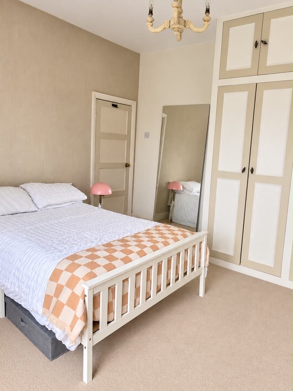 Room Baytree Road in Greater London