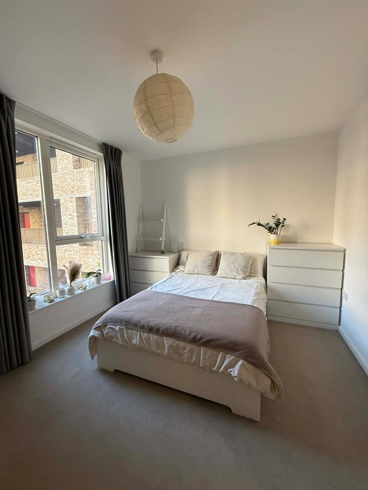 Flat Bollo Bridge Road in Greater London