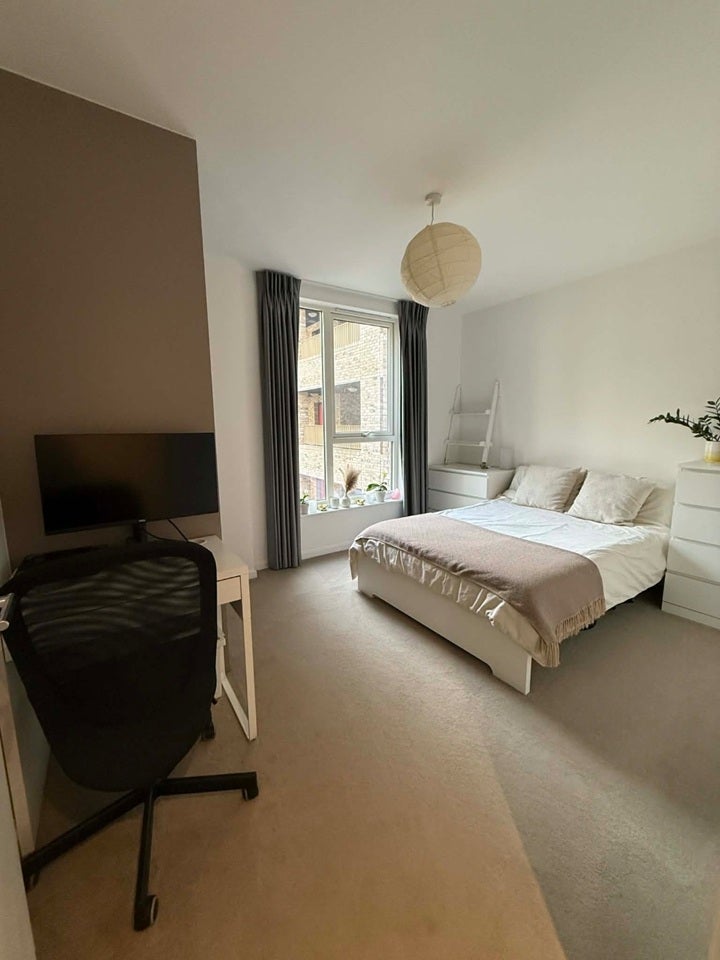 Flat Bollo Bridge Road in Greater London