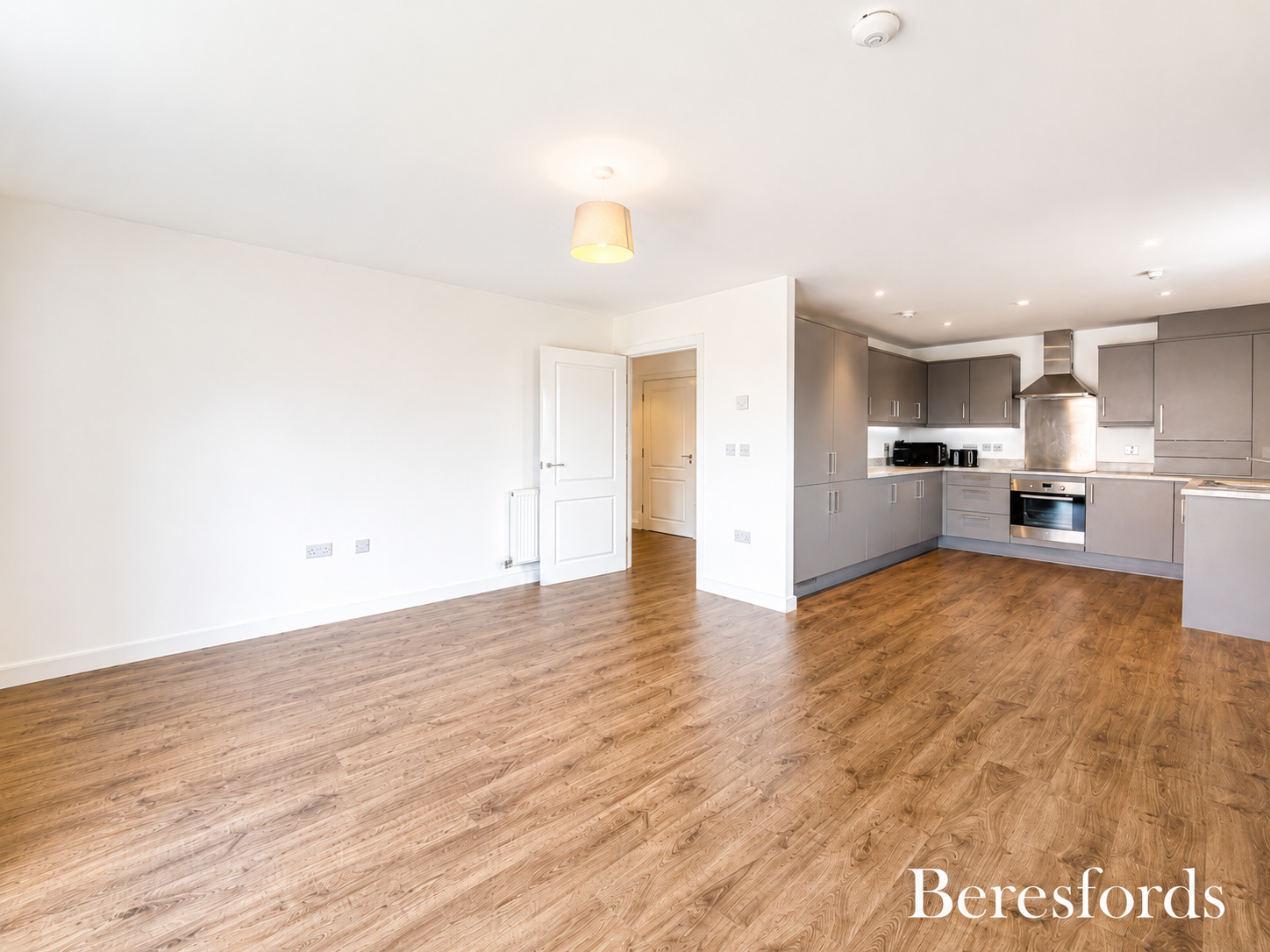 Flat Gladiator Way in Greater London