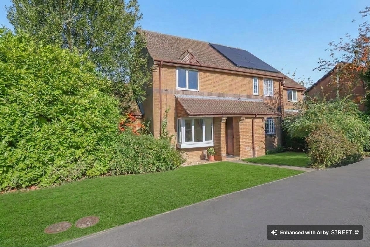 House Stirling Way in Ely