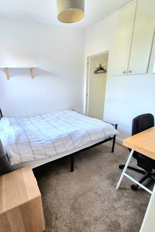 Room Edward Road in Greater London