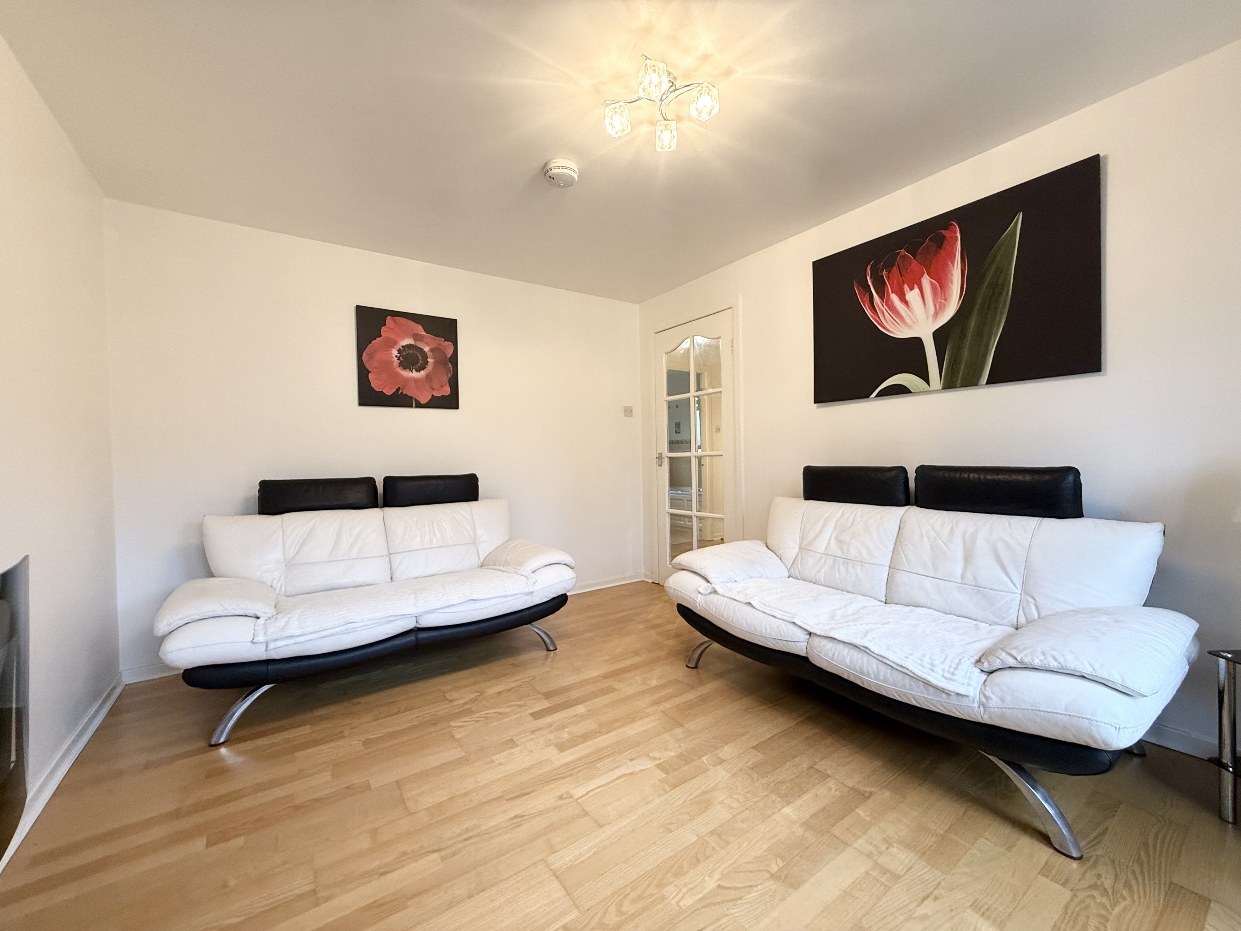 Flat Budhill Avenue in Glasgow