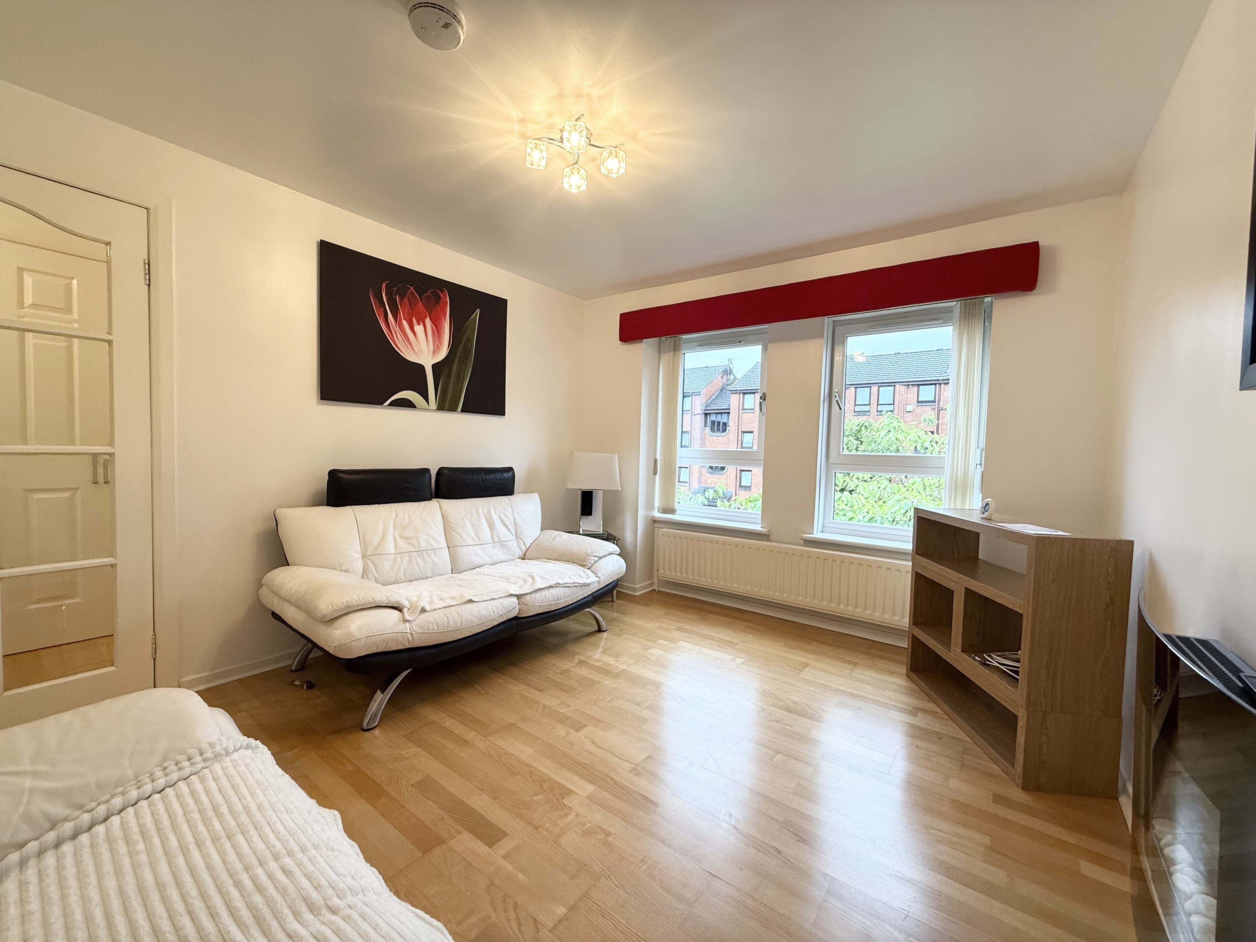 Flat Budhill Avenue in Glasgow
