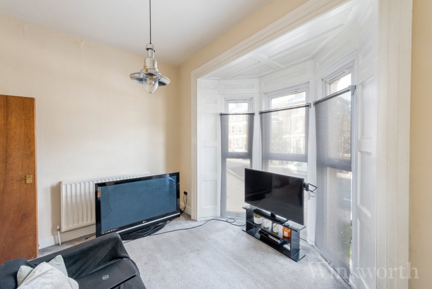 Flat Parkfield Road in Greater London