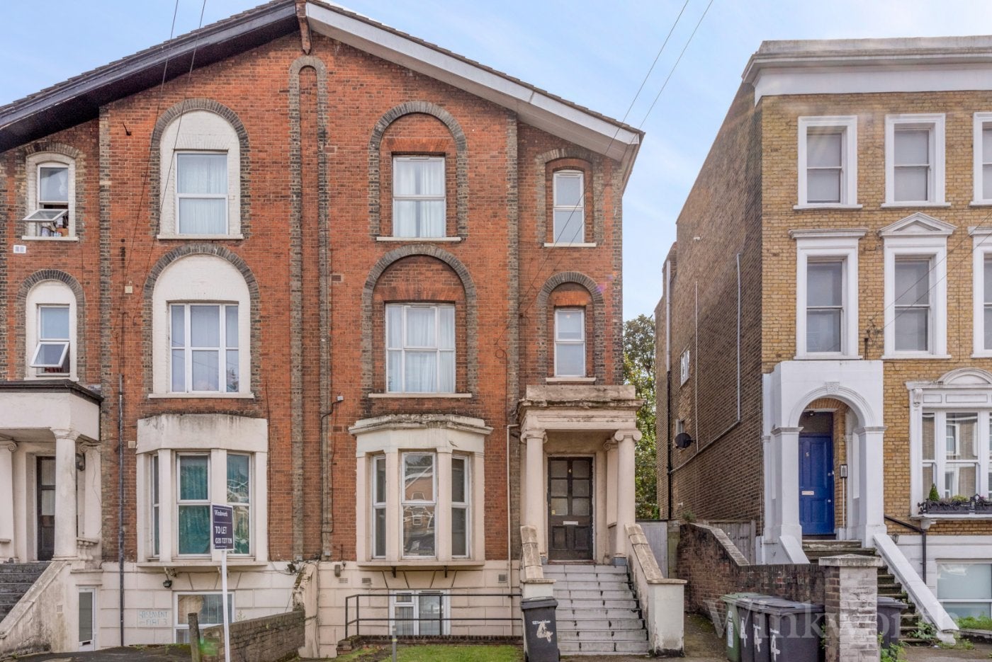Flat Parkfield Road in Greater London