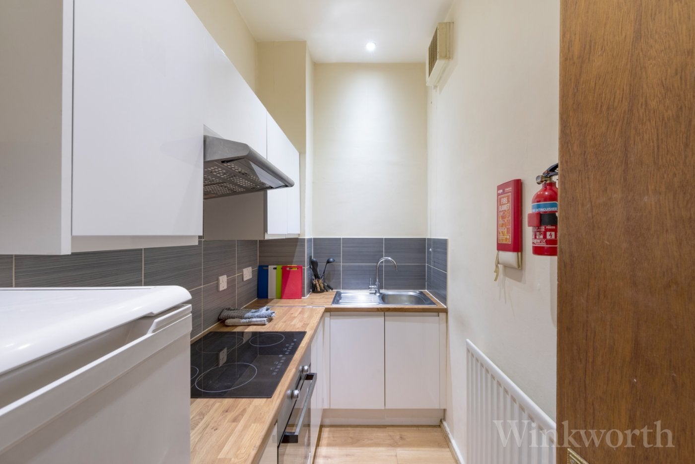 Flat Parkfield Road in Greater London