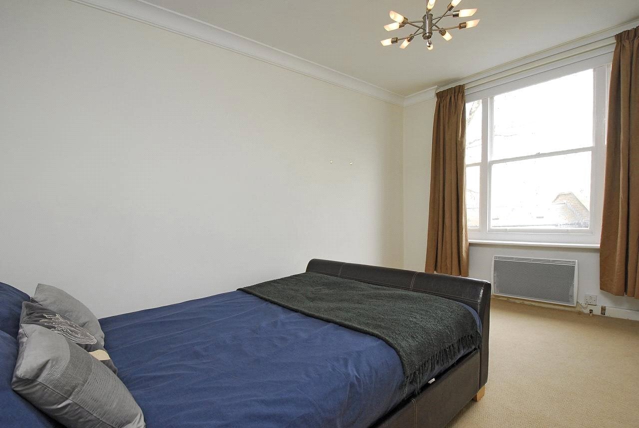 Flat Hill Street in City of Westminster