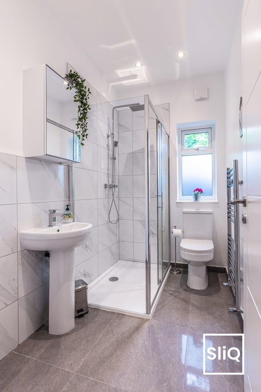 Room Roehampton Vale in Greater London