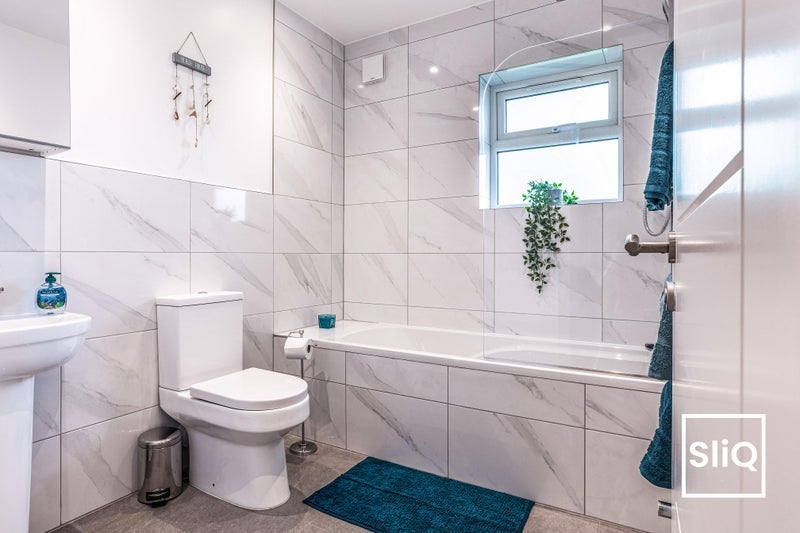 Room Roehampton Vale in Greater London
