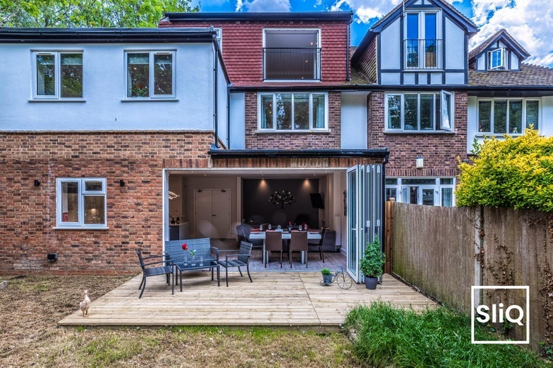 Room Roehampton Vale in Greater London