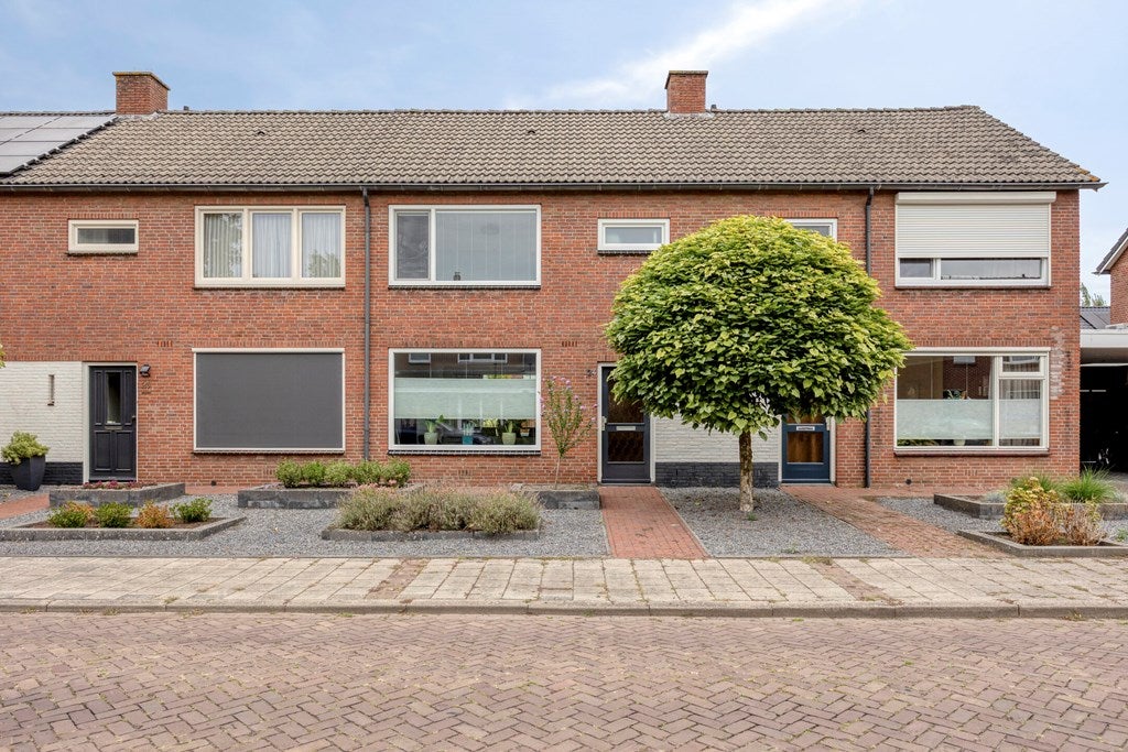 Huis Anjerstraat 24 in Denekamp