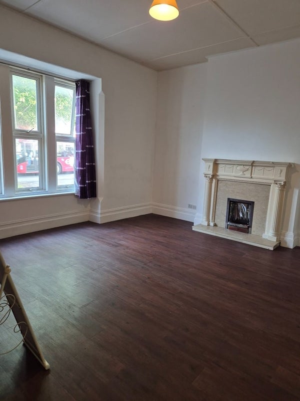 Flat Epsom Road in Epsom and Ewell