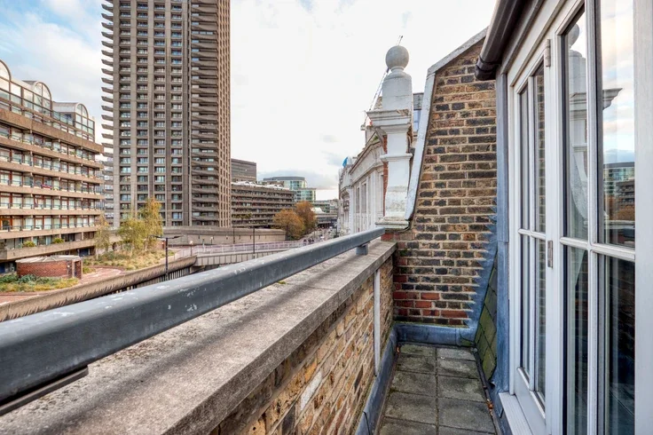 Flat Aldersgate Street in City of London
