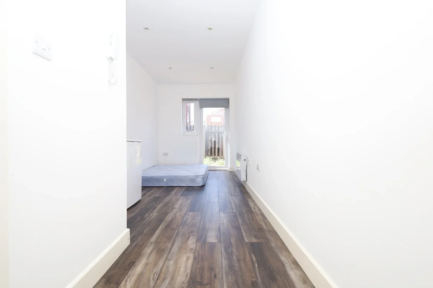 Flat Matthews Road in Greater London