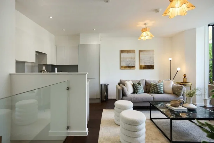 Flat Evering Road in Greater London