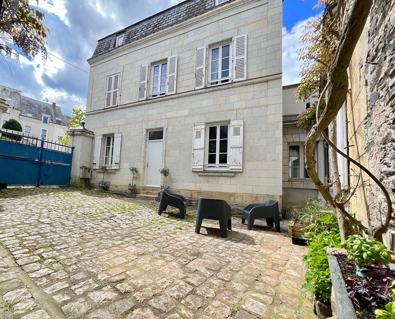 Room Rue de Quatrebarbes in Angers