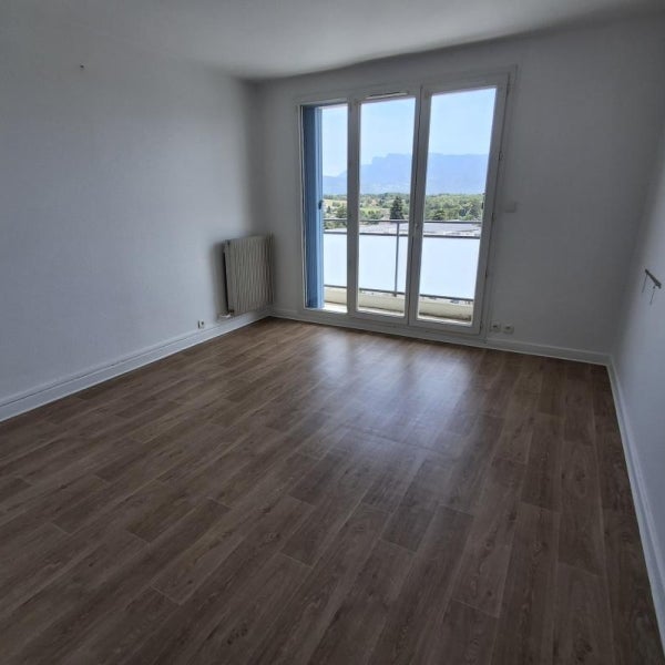 Flat Rue de l'Idolay in Rives