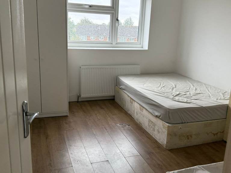 House Mowbrays Road in Greater London