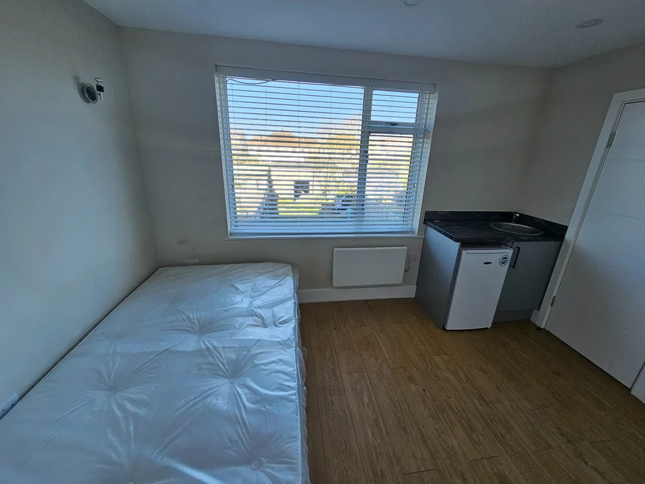 Flat Grosvenor Crescent in Greater London