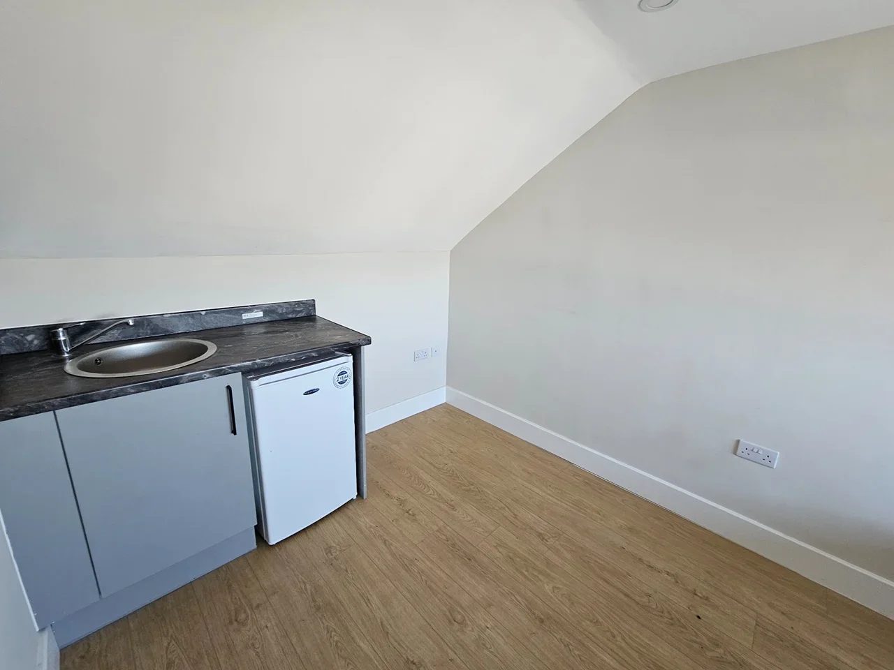 Flat Grosvenor Crescent in Greater London