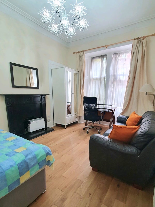 Room Fairlie Park Drive in Glasgow