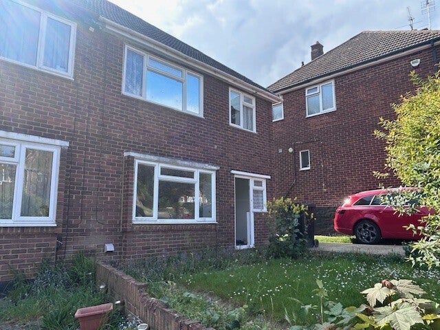 House Cheviot Road in Luton