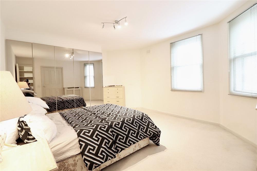 Flat Stratton Street in City of Westminster