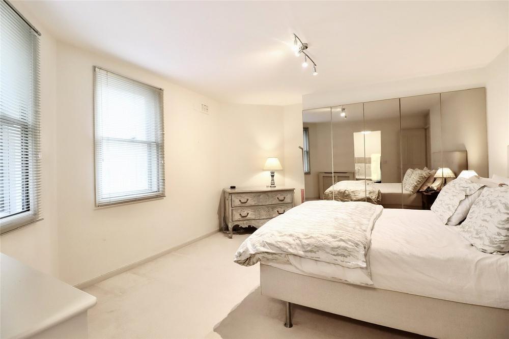 Flat Stratton Street in City of Westminster