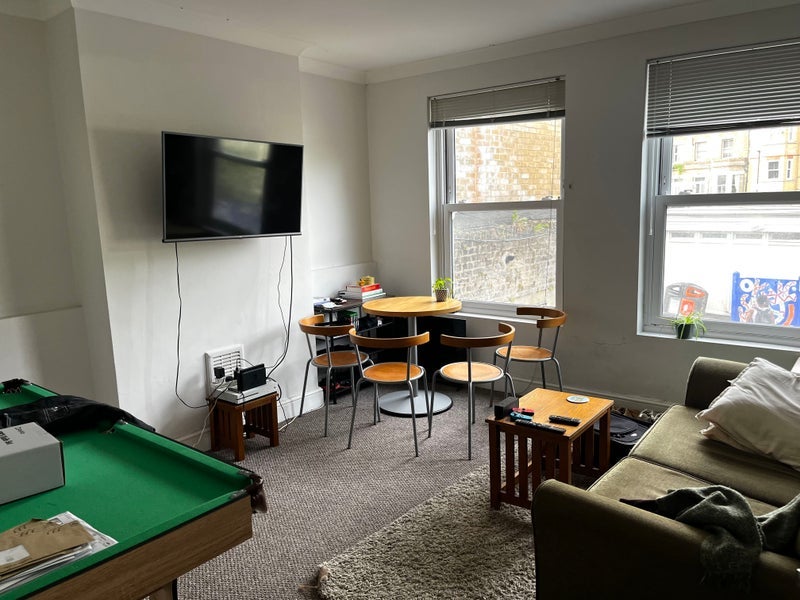 Room Cotswold Street in Greater London