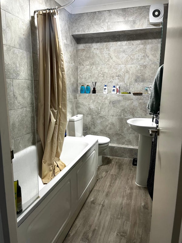 Room Cotswold Street in Greater London