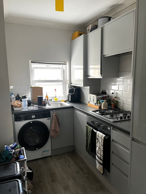 Room Cotswold Street in Greater London