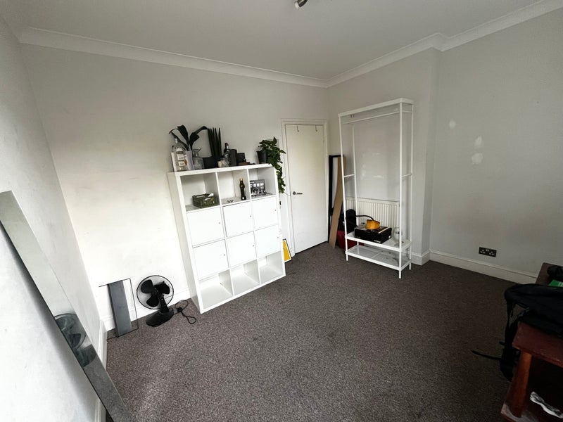 Room Cotswold Street in Greater London