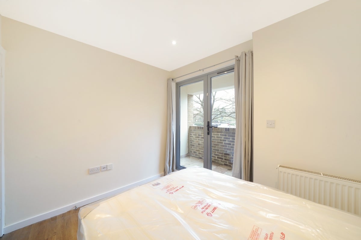 Flat Cephas Avenue in Greater London