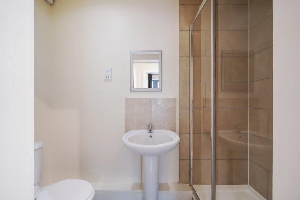 Flat Cephas Avenue in Greater London