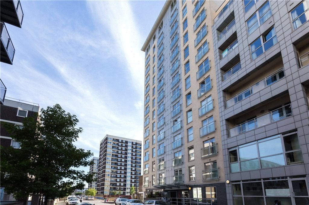 Flat Balmes Road in Greater London