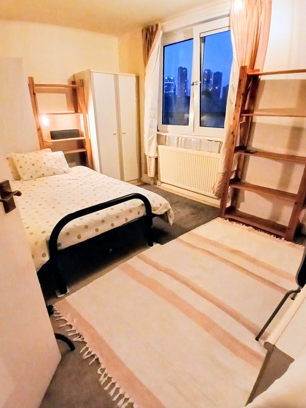 Room Stebondale Street in Greater London