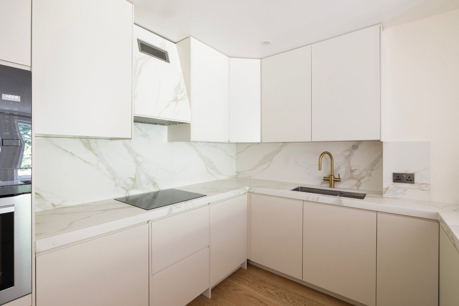 Flat Kensington Gore in City of Westminster