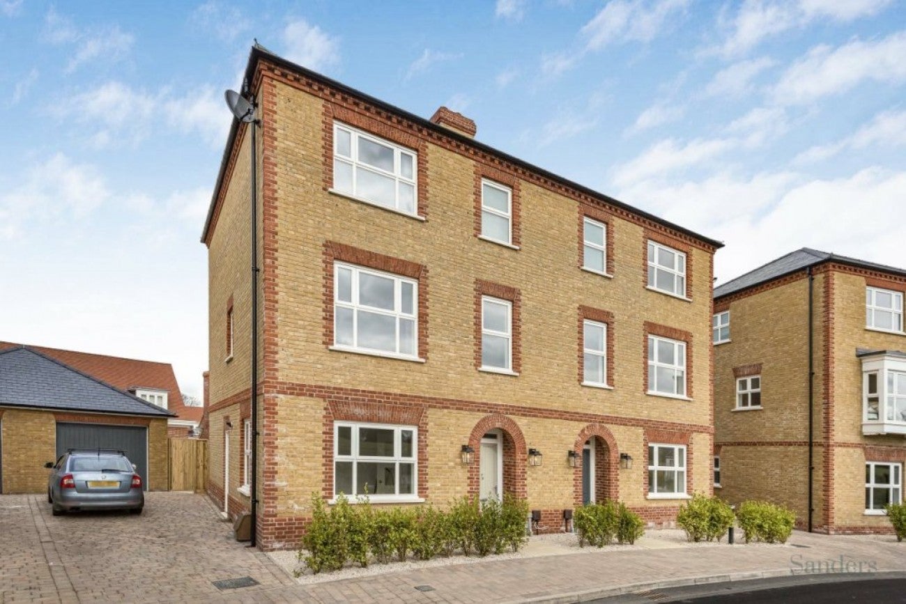 House Lushington Drive in Greater London
