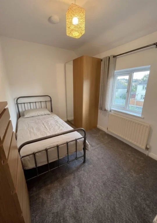 Room Alresford Road in Guildford